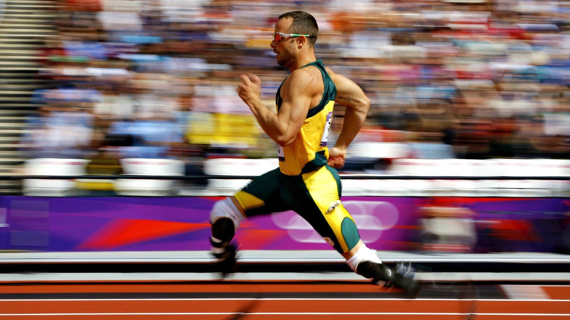 中国滑板街式城市赛宁波站 新秀选手表现耀眼大量观众围观，滑板街区赛